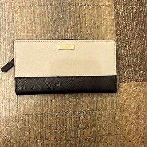 Kate Spade medium bifold Cameron Street wallett taupe and black